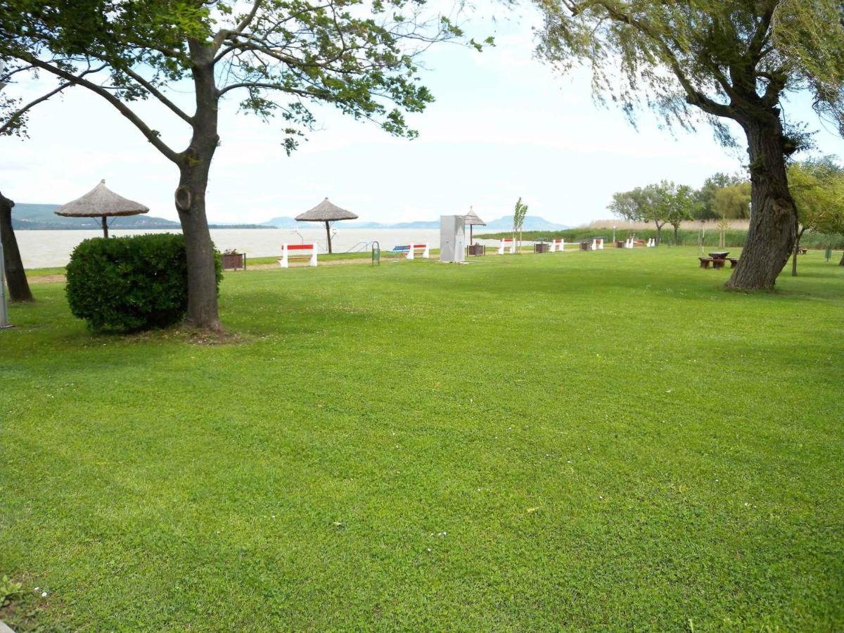 Apartment Balatonbereny 9 Екстериор снимка